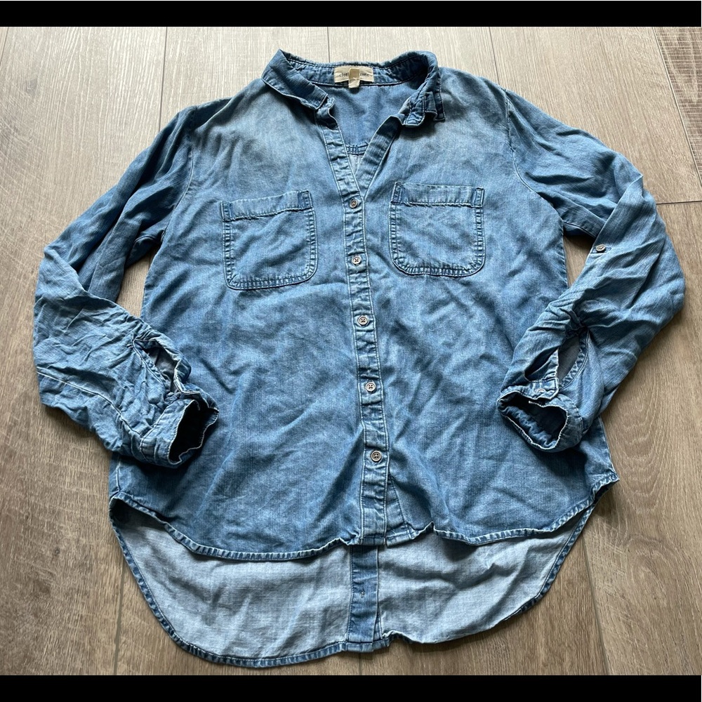 Cloth & Stone Chambray Button Down Size Medium